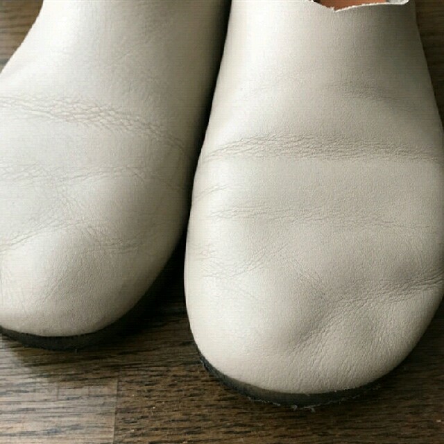 SM2(サマンサモスモス)のsm２柔らかな牛革100スリッポンベージュsizeL最終値下 レディースの靴/シューズ(スリッポン/モカシン)の商品写真