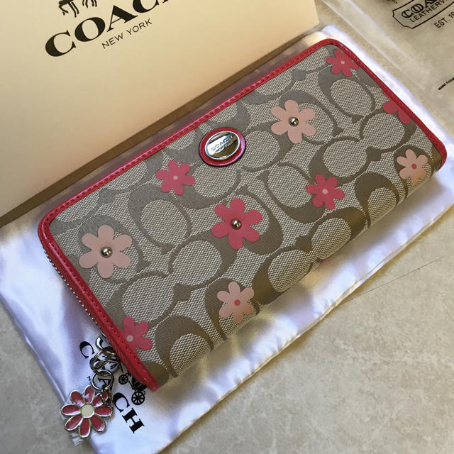 COACH(コーチ)のSALE coach 長財布 デイジー コーチ 新品 アウトレット レディースのファッション小物(財布)の商品写真