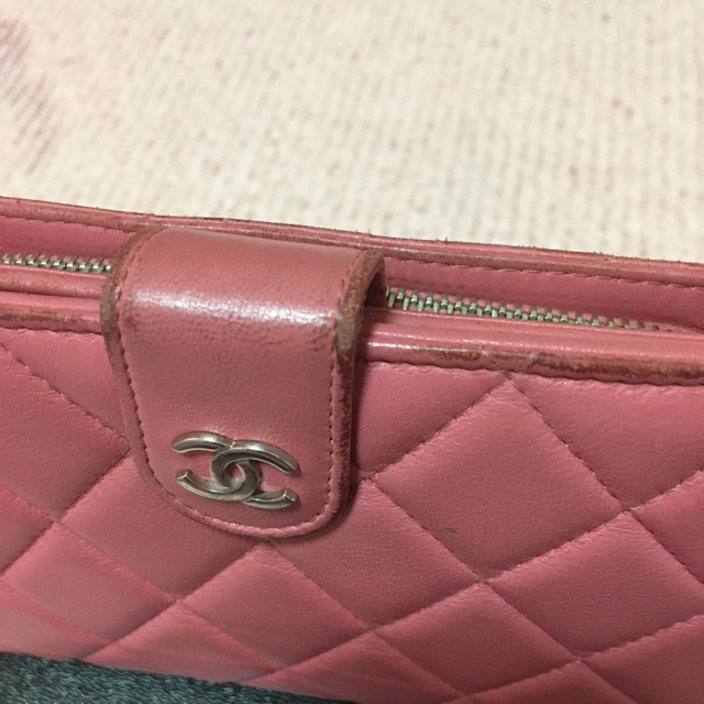 CHANEL(シャネル)のCHANEL シャネル マトラッセ ラムスキン 二つ折り財布 レディースのファッション小物(財布)の商品写真