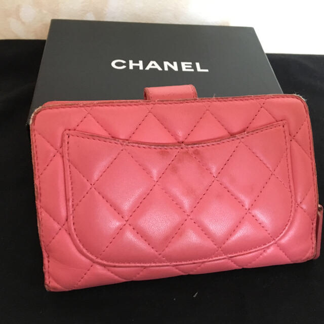 CHANEL(シャネル)のCHANEL シャネル マトラッセ ラムスキン 二つ折り財布 レディースのファッション小物(財布)の商品写真