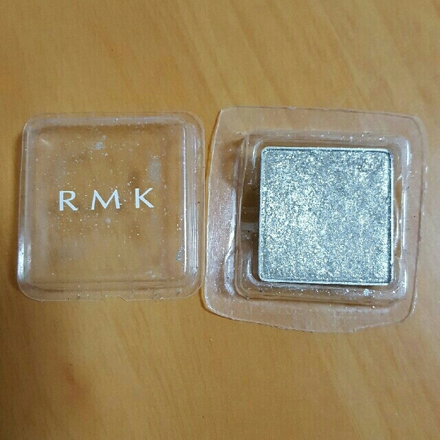 RMK(アールエムケー)のRMK メタリックパウダーアイズ(アイシャドウ) コスメ/美容のベースメイク/化粧品(アイシャドウ)の商品写真