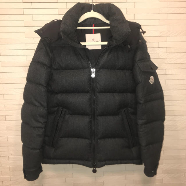 MONCLER(モンクレール)の今期 極美品 モンクレール モンジュネーブル メンズ ダウンジャケット グレー メンズのジャケット/アウター(ダウンジャケット)の商品写真