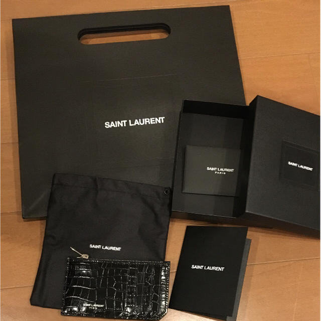 Saint Laurent(サンローラン)の新品・未使用！サンローラン カードホルダー レディースのファッション小物(パスケース/IDカードホルダー)の商品写真