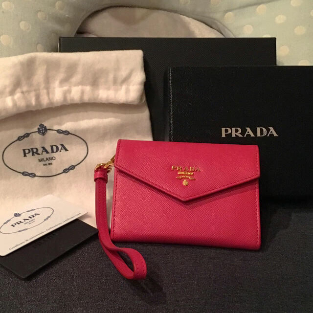 PRADA(プラダ)のPRADA  財布 カードケース ↓↓ レディースのファッション小物(パスケース/IDカードホルダー)の商品写真