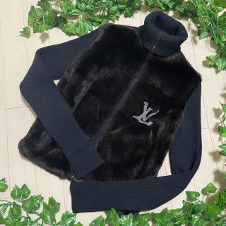 ルイヴィトン(LOUIS VUITTON)の本物 美品 ルイヴィトン 胸元LV ラビットファー&ニット ブルゾンジャケット(毛皮/ファーコート)