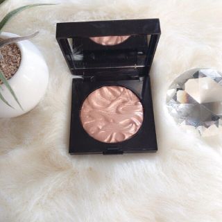 ローラメルシエ(laura mercier)のローラメルシエ フェイスイルミネーター(フェイスカラー)