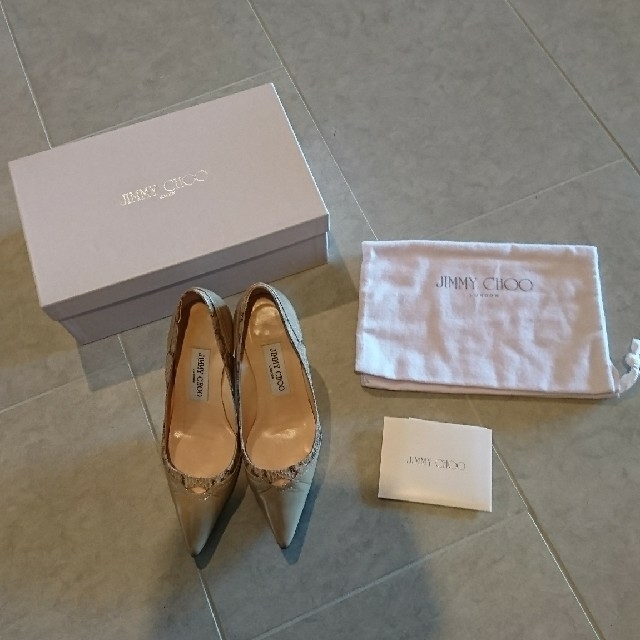 JIMMY CHOO(ジミーチュウ)のsale！JIMMY CHOO スネーク×パテント パンプス レディースの靴/シューズ(ハイヒール/パンプス)の商品写真