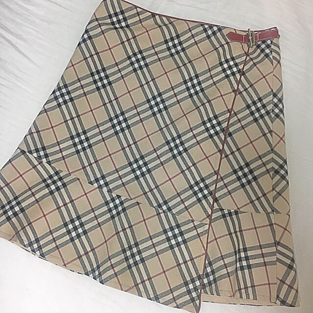 Lochie(ロキエ)のバーバリー スカート ノバチェック レディースのスカート(ひざ丈スカート)の商品写真