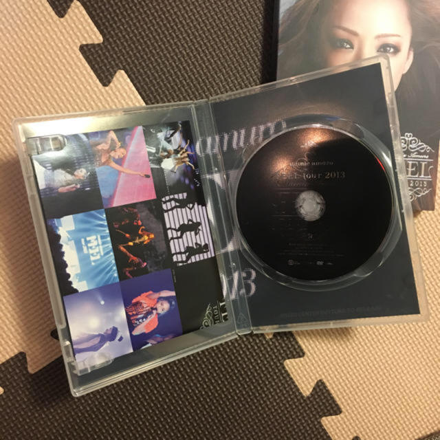 【最終値下！】安室奈美恵 2013 FEEL TOUR DVD エンタメ/ホビーのDVD/ブルーレイ(ミュージック)の商品写真