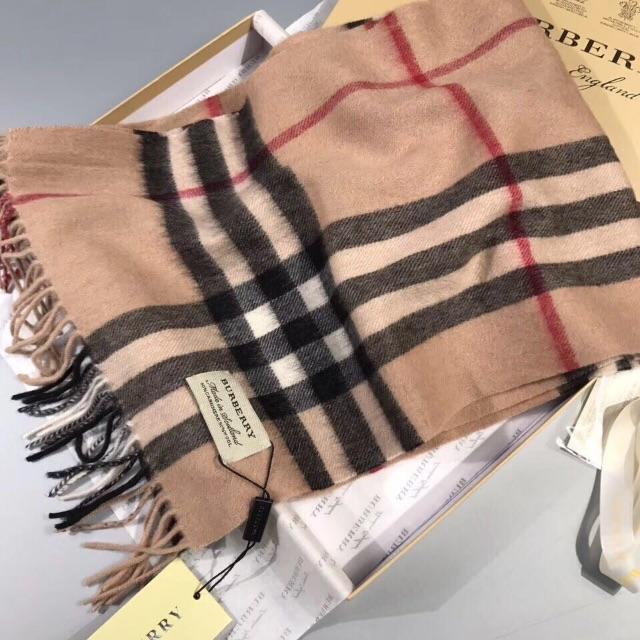 BURBERRY(バーバリー)のBurberryバーバリーBURBERRYマフラー レディースのファッション小物(マフラー/ショール)の商品写真