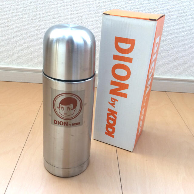 新品非売品KDDI DIONベティちゃん風 保温保冷ステンレス水筒 350ml キッズ/ベビー/マタニティの授乳/お食事用品(水筒)の商品写真