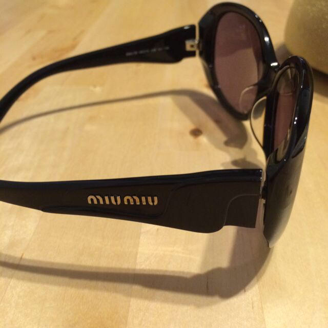 miumiu(ミュウミュウ)のmiumiu サングラス ケース付き レディースのファッション小物(サングラス/メガネ)の商品写真