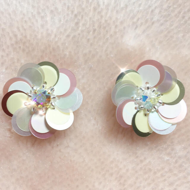 春限定 Spring...SWAROVSKI×Flower ハンドメイドのアクセサリー(イヤリング)の商品写真