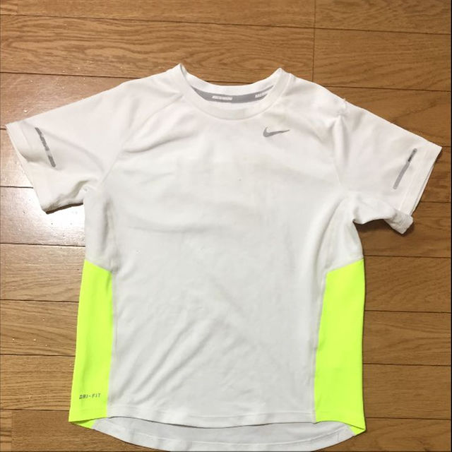 NIKE(ナイキ)のナイキ、130.白、ドライ、半袖シャツ、男の子 キッズ/ベビー/マタニティのキッズ服男の子用(90cm~)(その他)の商品写真