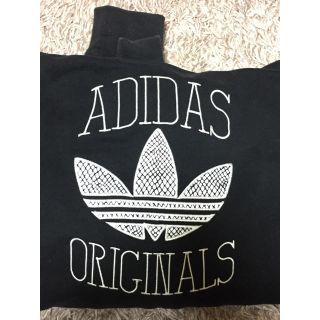 アディダス(adidas)のadidasパーカー(パーカー)