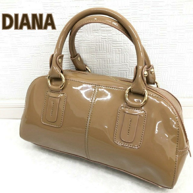 DIANA(ダイアナ)のDIANA  エナメル キャラメルベージュのバック♪ レディースのバッグ(ハンドバッグ)の商品写真