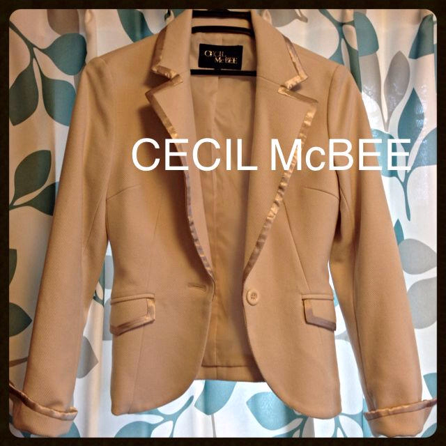 CECIL McBEE(セシルマクビー)のCECIL McBEE ジャケット レディースのジャケット/アウター(テーラードジャケット)の商品写真