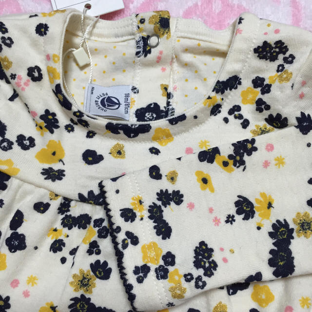 PETIT BATEAU(プチバトー)の☆SALE☆新品プチバトー♡チュビックイエローフラワープリントワンピース 18m キッズ/ベビー/マタニティのベビー服(~85cm)(ワンピース)の商品写真