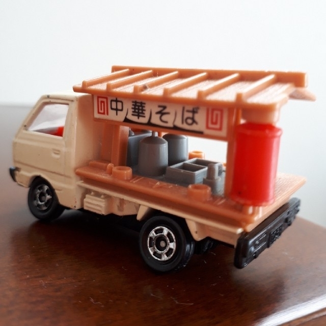 TOMICA   SUZUKI   CARRY   中華そばの屋台車 エンタメ/ホビーのおもちゃ/ぬいぐるみ(ミニカー)の商品写真