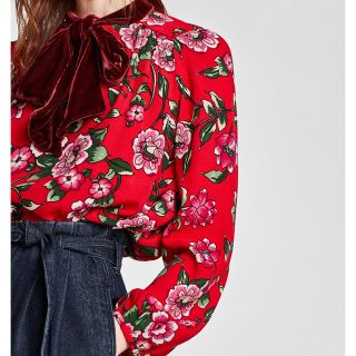 ザラ(ZARA)のZARA フラワープリント地 ブラウス(シャツ/ブラウス(長袖/七分))