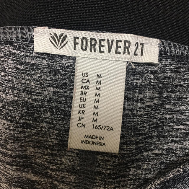 FOREVER 21(フォーエバートゥエンティーワン)のForever21レギンス レディースのレッグウェア(レギンス/スパッツ)の商品写真