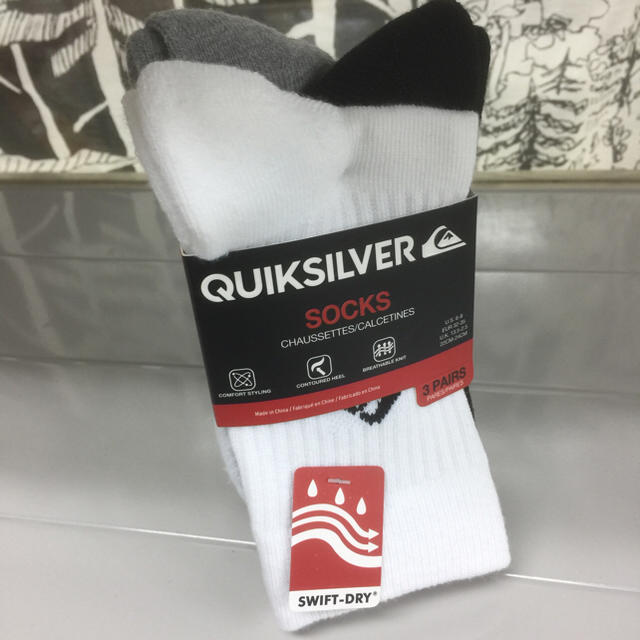 QUIKSILVER(クイックシルバー)の【新品三枚セット】クイックシルバーのソックス三枚組 機能素材が心地良い靴下 レディースのレッグウェア(ソックス)の商品写真