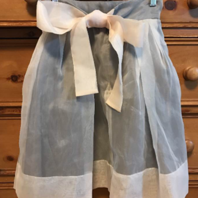 FRAY I.D(フレイアイディー)のフレイI.D. シフォンスカート グレー バックリボン レディースのスカート(ひざ丈スカート)の商品写真