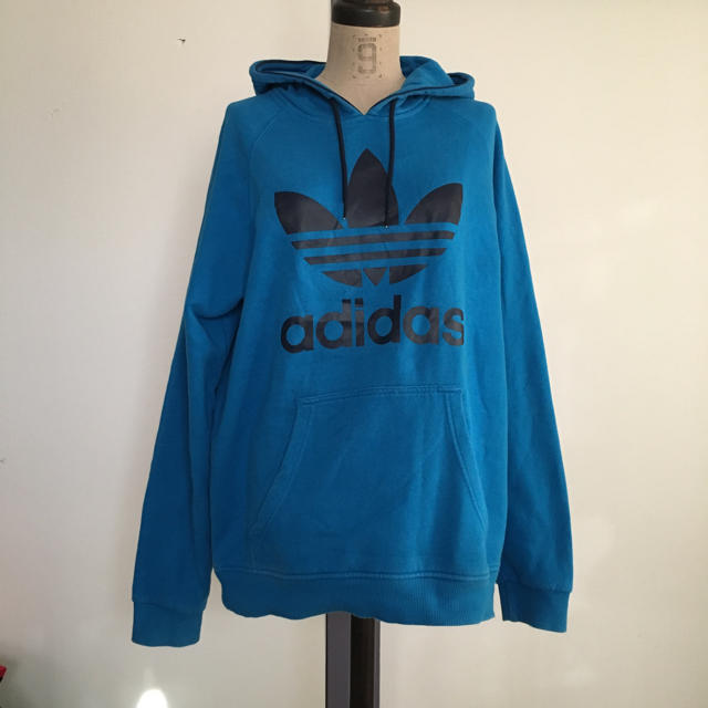 adidas(アディダス)のadidas ロゴパーカー メンズのトップス(パーカー)の商品写真