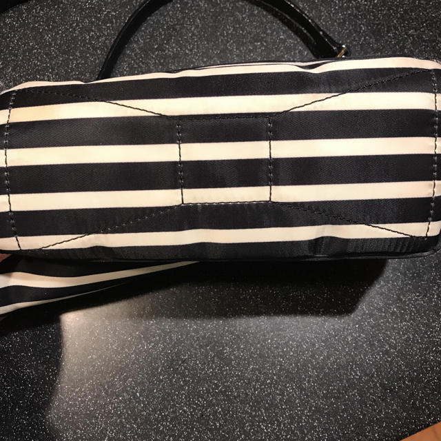 kate spade new york(ケイトスペードニューヨーク)のケイトスペード ポシェット レディースのバッグ(ショルダーバッグ)の商品写真