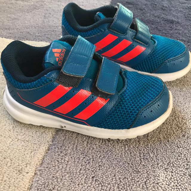 adidas(アディダス)のadidas  スニーカー 16cm キッズ/ベビー/マタニティのキッズ靴/シューズ(15cm~)(スニーカー)の商品写真