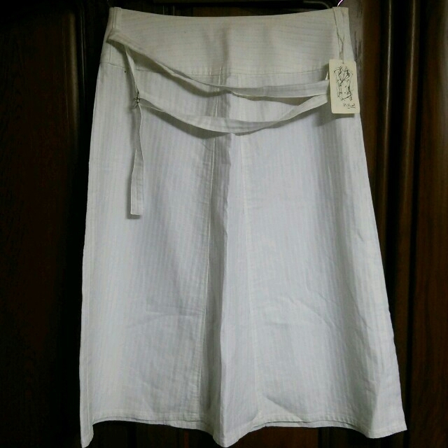 MARGARET HOWELL(マーガレットハウエル)のﾏｰｶﾞﾚｯﾄﾊｳｴﾙ  白スカート レディースのスカート(ひざ丈スカート)の商品写真