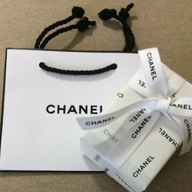 CHANEL(シャネル)のシャネル　ハンドクリーム　４個　新品 コスメ/美容のボディケア(ハンドクリーム)の商品写真