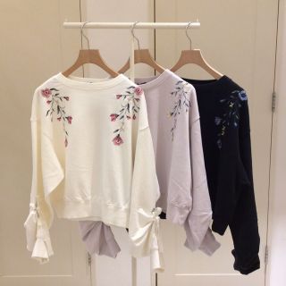 ダブルクローゼット(w closet)の美品✨wcloset💋お花刺繍スウェット💋(トレーナー/スウェット)