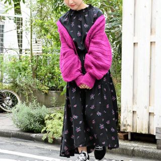 ダブルクローゼット(w closet)の【1412様専用】小花柄ティアードロングワンピース(ロングワンピース/マキシワンピース)