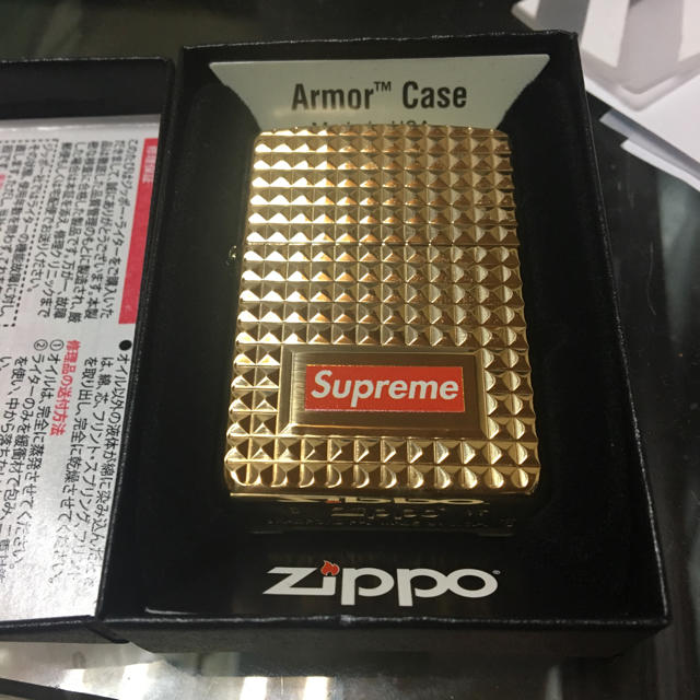 Supreme(シュプリーム)のSupreme Zippo GOLD 新品 未使用 メンズのファッション小物(タバコグッズ)の商品写真