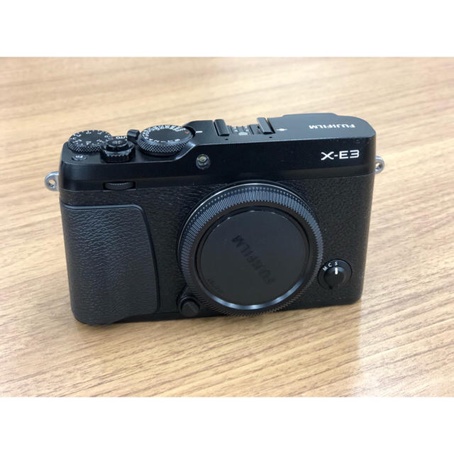 富士フイルム(フジフイルム)の新品同様 FUJIFILM ミラーレス一眼 X-E3ブラック スマホ/家電/カメラのカメラ(ミラーレス一眼)の商品写真