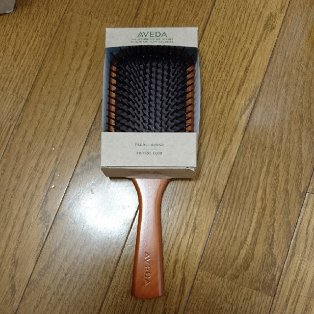 AVEDA(アヴェダ)のAVEDA ヘアーブラシ 新品未使用 コスメ/美容のヘアケア/スタイリング(ヘアブラシ/クシ)の商品写真