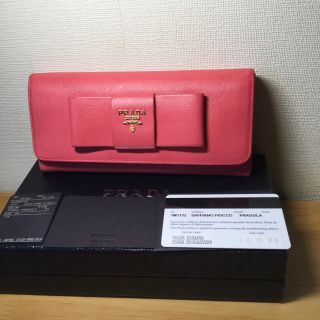 プラダ(PRADA)の【PRADA】サフィアーノリボンン付き二つ折り長財布/FRAGOLA❤️良品(財布)