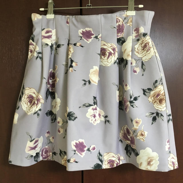 dazzlin(ダズリン)のスカート(花柄、ダズリン、Mサイズ) レディースのスカート(ミニスカート)の商品写真