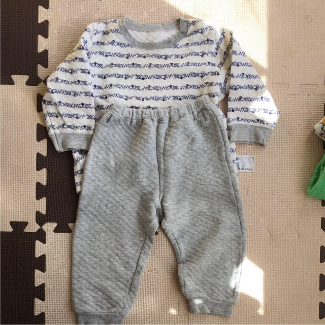 UNIQLO(ユニクロ)のユニクロ キルトパジャマ  90 ミッキー キッズ/ベビー/マタニティのキッズ服男の子用(90cm~)(パジャマ)の商品写真