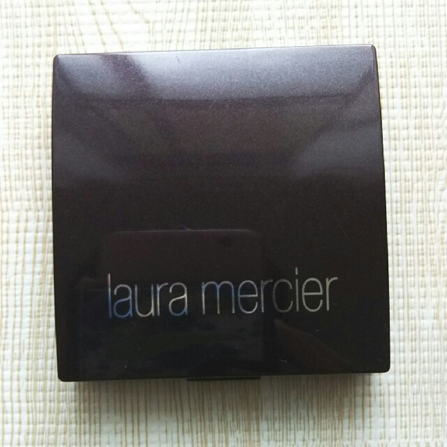 laura mercier(ローラメルシエ)のローラメルシエ プレストパウダー コスメ/美容のベースメイク/化粧品(フェイスパウダー)の商品写真