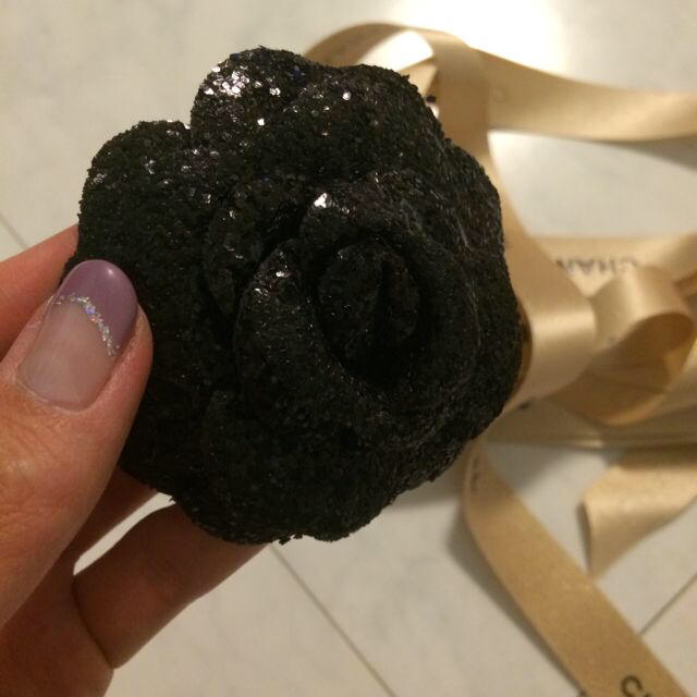 CHANEL(シャネル)のCHANEL GOLDリボン 黒カメリア その他のその他(その他)の商品写真