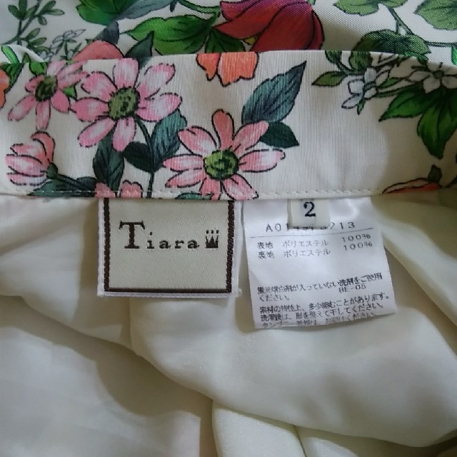 tiara(ティアラ)のボタニカルスカート　Ｔｉａｒａ　メルローズ レディースのスカート(ミニスカート)の商品写真