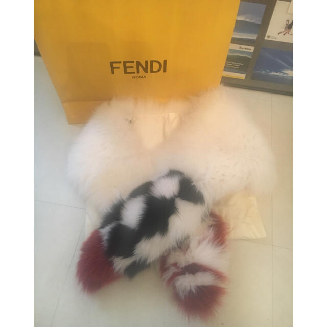 FENDI(フェンディ)のfendi フォックスファーストール 8月限定価格 レディースのファッション小物(ストール/パシュミナ)の商品写真