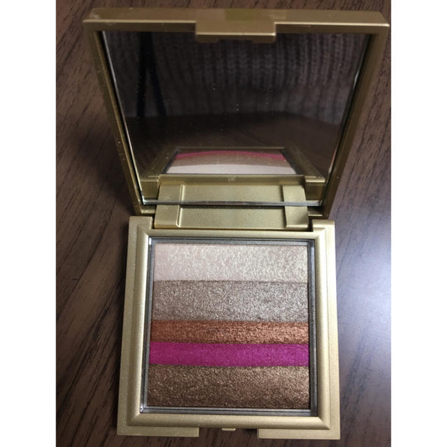 Victoria's Secret(ヴィクトリアズシークレット)のたん様専用 radiant shimmer eye palette Heat コスメ/美容のベースメイク/化粧品(アイシャドウ)の商品写真