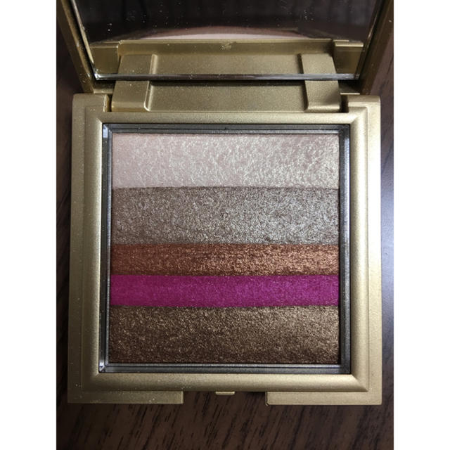 Victoria's Secret(ヴィクトリアズシークレット)のたん様専用 radiant shimmer eye palette Heat コスメ/美容のベースメイク/化粧品(アイシャドウ)の商品写真