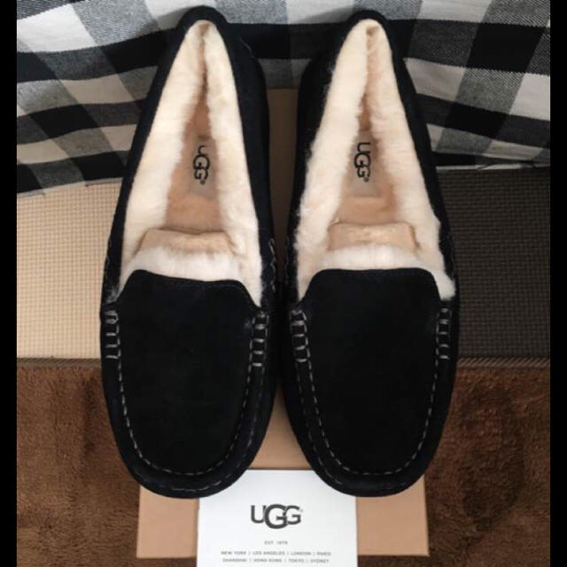 chikachin様専用【新品】UGG アンスレー モカシン(ブラック:24㎝) chikachin様専用【新品】UGG アンスレー モカシン(ブラック:24㎝)