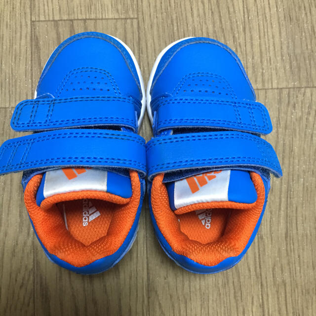 adidas(アディダス)のアディダス  スニーカー  12センチ キッズ/ベビー/マタニティのベビー靴/シューズ(~14cm)(スニーカー)の商品写真