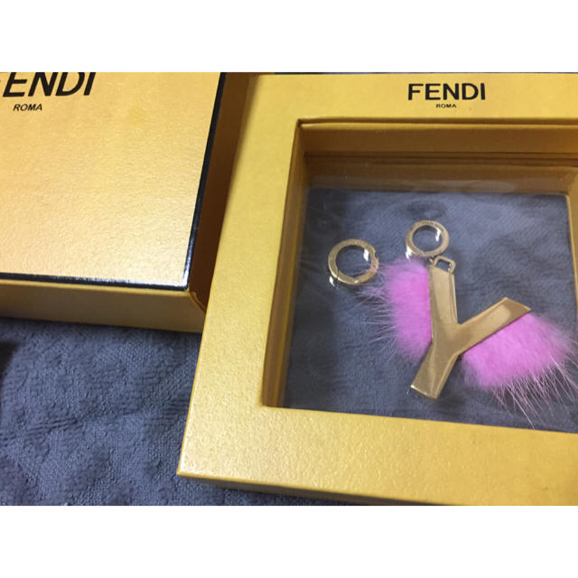 fendi アルファベットチャーム abclick ファー ペンダントトップ