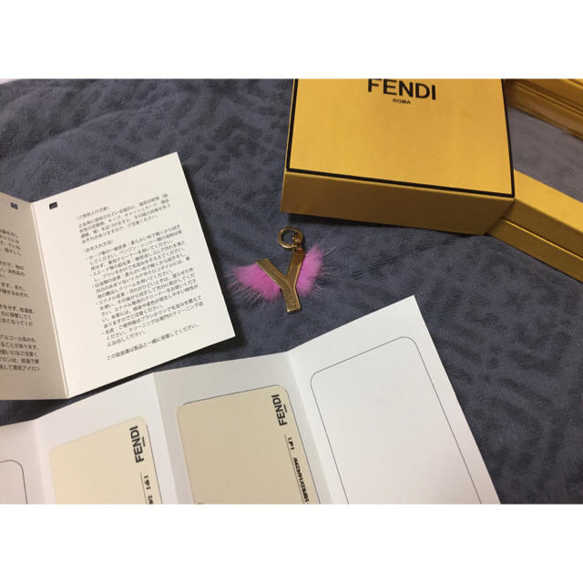 fendi アルファベットチャーム abclick ファー ペンダントトップ